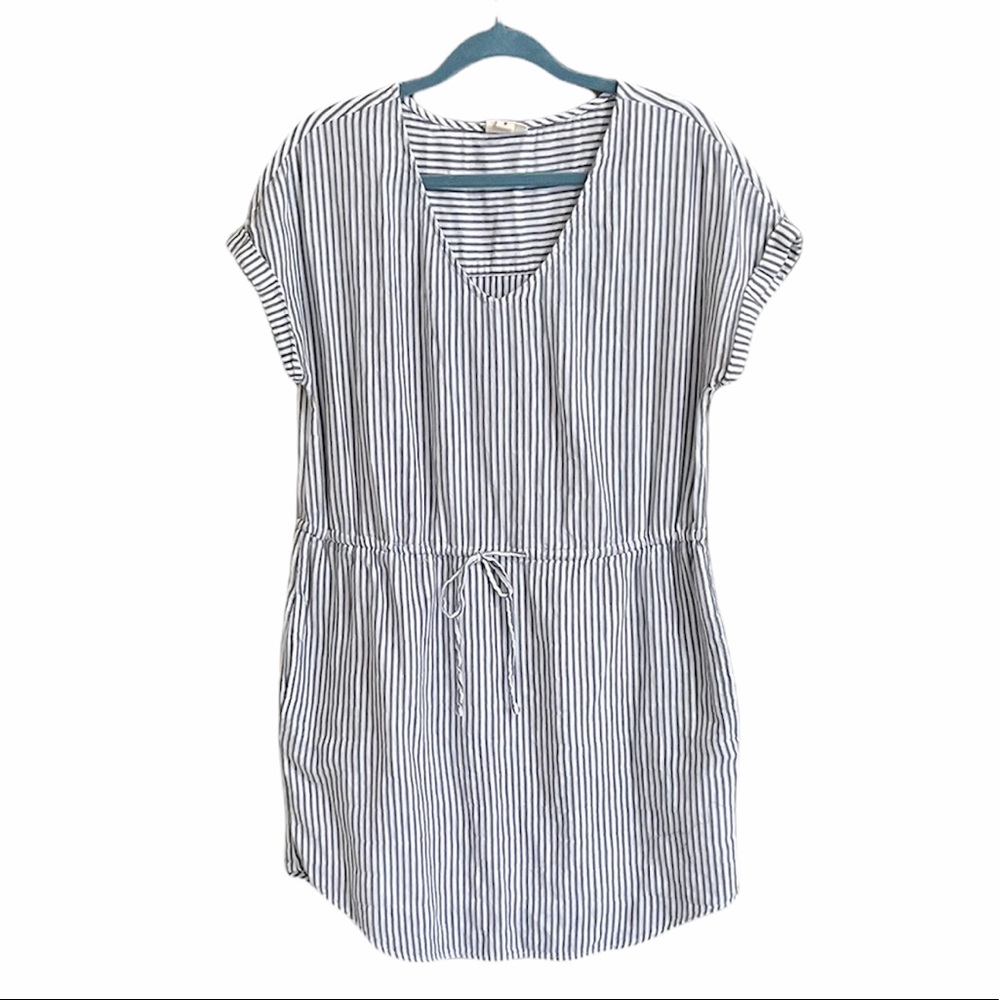a.n.a Blue Striped Short Sleeve White Dress M